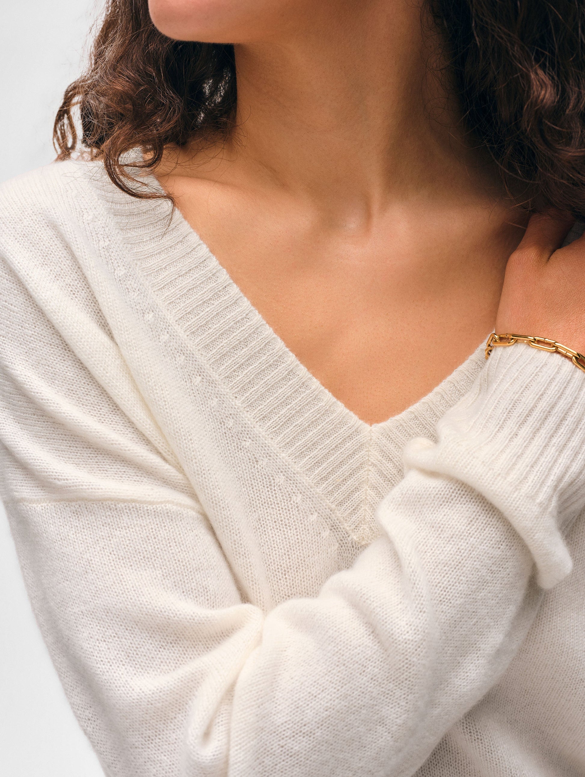 Cashmere Featherweight V Neck