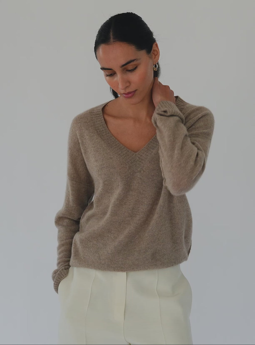 Cashmere Featherweight V Neck